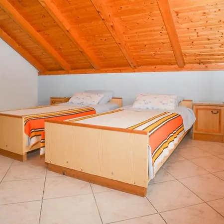 House Zelanto Mali Casa de Férias Tkon